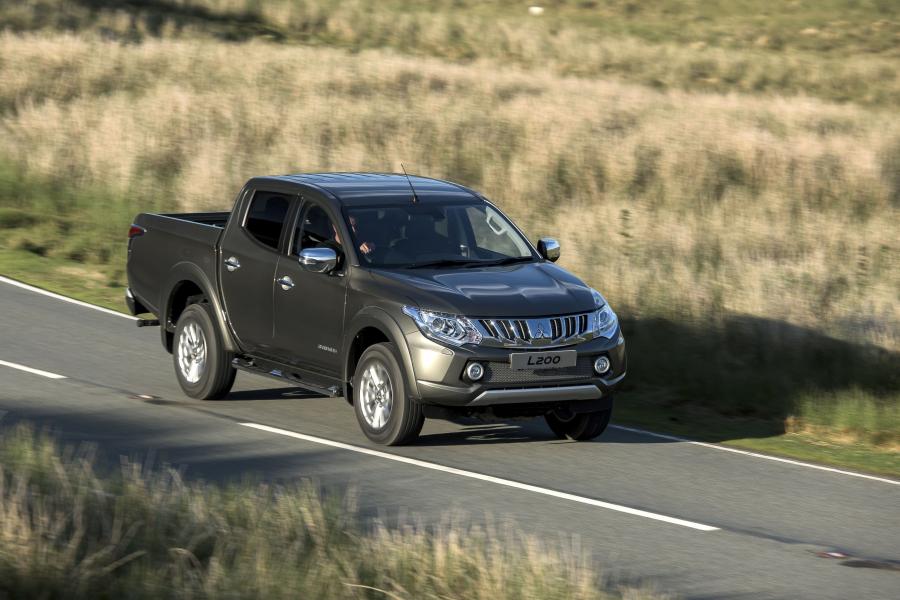  Mitsubishi L200 Double Cab Barbarian 2015 года  (фото 6 из 30)